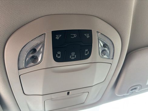 Used 2024 Chrysler Pacifica Touring-L image 27