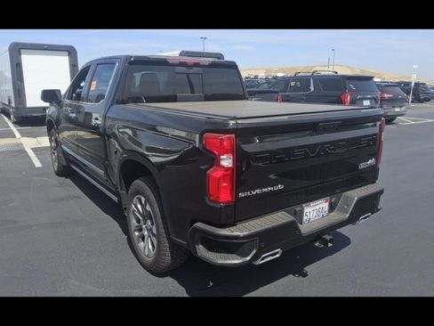 Used 2024 Chevrolet Silverado 1500 High Country w/ Technology Package AWD/4WD image 4