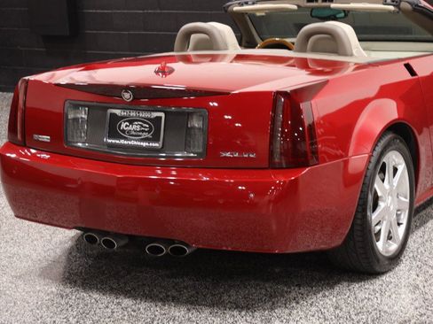 Used 2005 Cadillac XLR RWD image 30