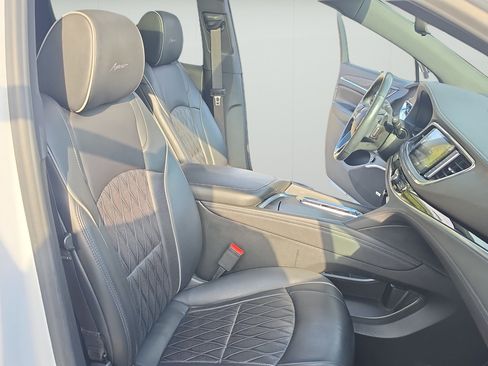 Used 2022 Buick Enclave Avenir w/ Avenir Technology Package FWD image 26
