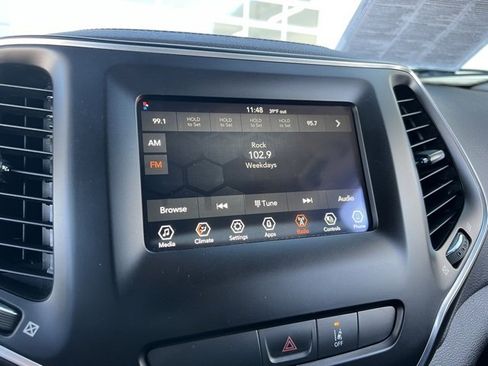 Used 2021 Jeep Cherokee Latitude image 23