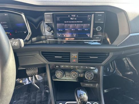 Used 2024 Volkswagen Jetta SE image 18