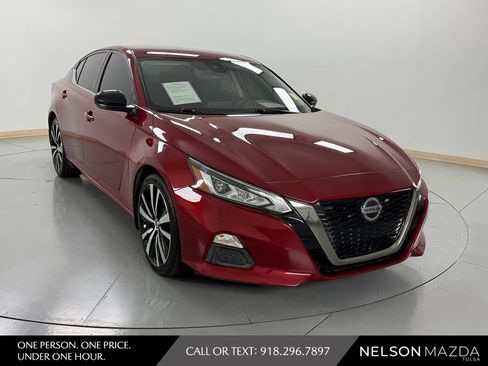 Used 2021 Nissan Altima 2.5 SR w/ SR Premium Package FWD image 4