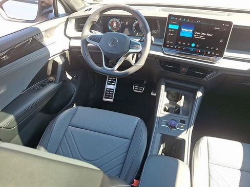 Certified 2025 Volkswagen Tiguan SE R-Line image 14