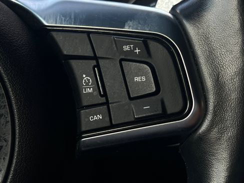 Used 2019 Jaguar F-TYPE Convertible image 88