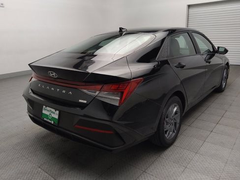 Used 2024 Hyundai Elantra Blue FWD image 9