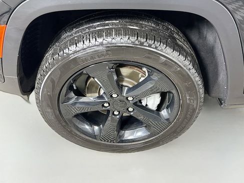 Used 2023 Jeep Grand Cherokee Limited w/ Luxury Tech Group II image 30