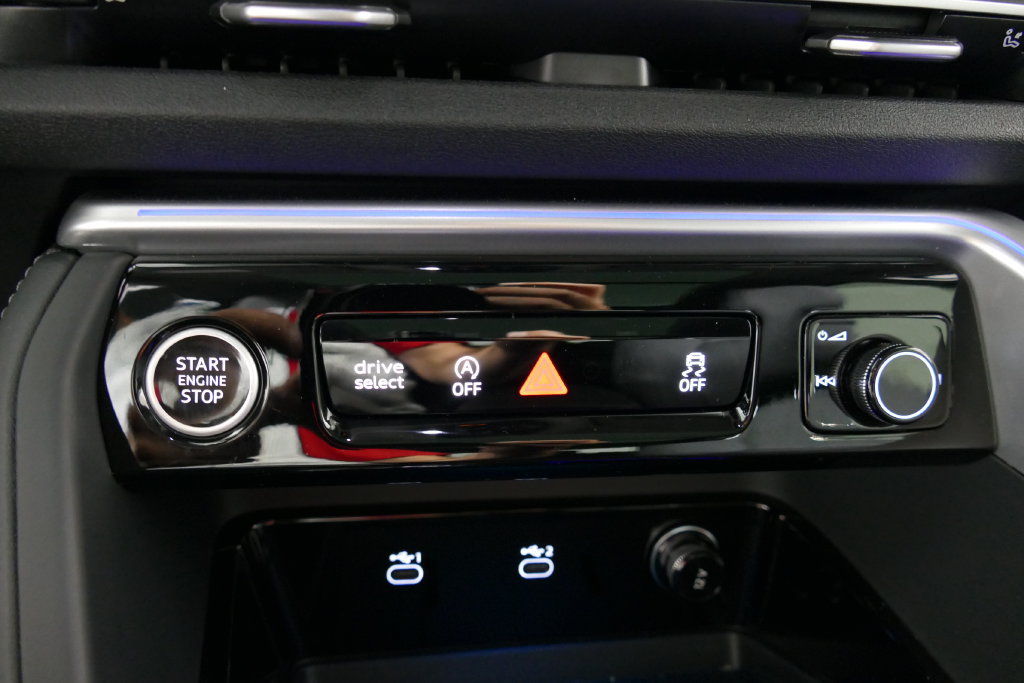 Certified 2025 Audi Q5 Premium w/ Convenience Package AWD/4WD image 21