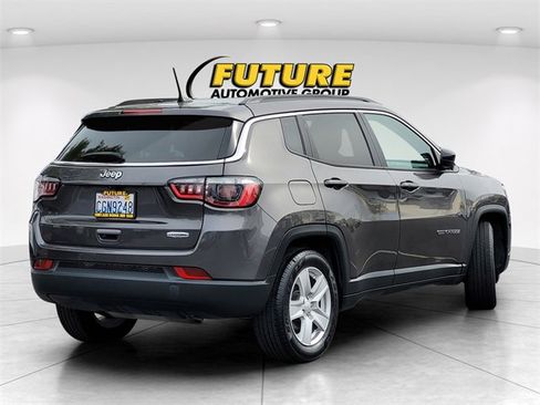 Used 2022 Jeep Compass Latitude image 5