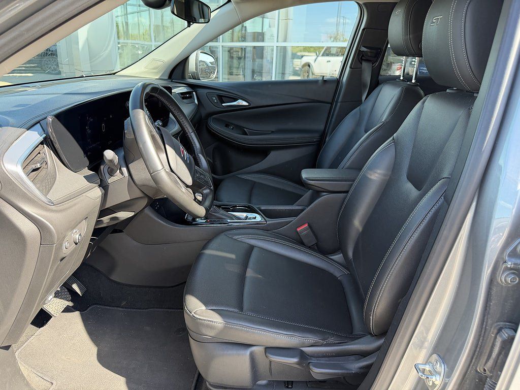 Used 2024 Buick Encore GX Sport Touring FWD image 12