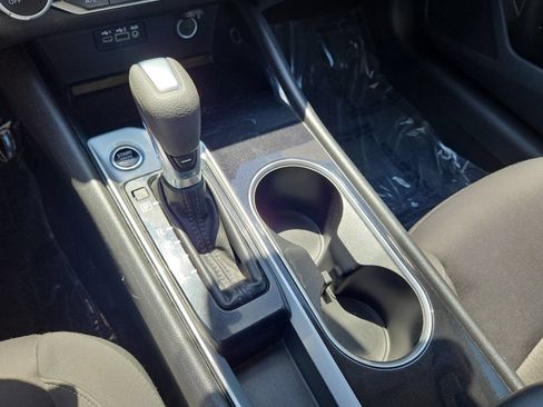 Used 2024 Nissan Altima 2.5 SV FWD image 30
