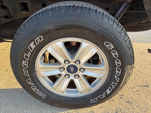 Used 2016 Ford F150 XLT w/ Trailer Tow Package image 13