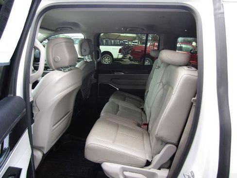 Used 2022 Jeep Wagoneer Series II AWD/4WD image 36