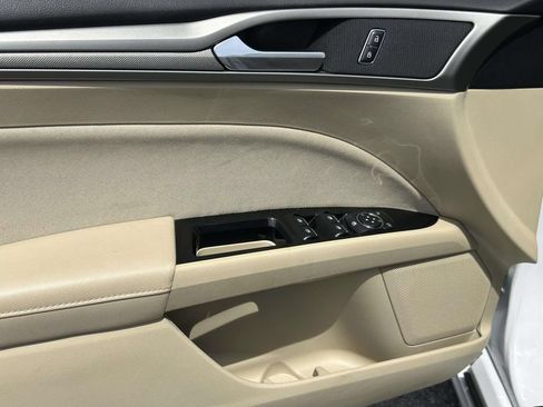Used 2014 Ford Fusion SE FWD image 18