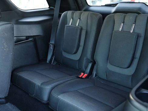 Used 2018 Ford Explorer XLT w/ Equipment Group 201A FWD image 35