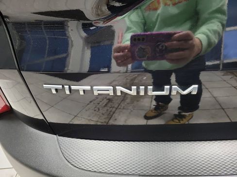 Used 2022 Ford Escape Titanium image 9