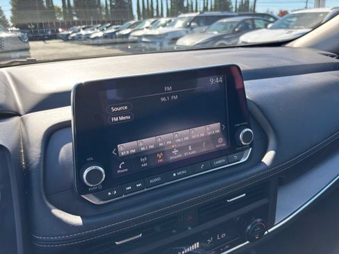 Used 2025 Nissan Rogue SV FWD image 20