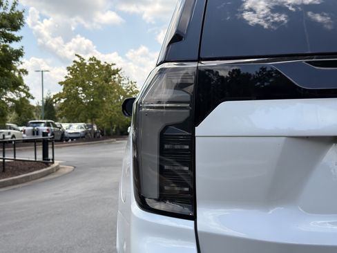 Used 2025 Chevrolet Tahoe High Country AWD/4WD image 47