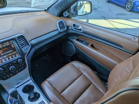 Used 2018 Jeep Grand Cherokee Summit image 17