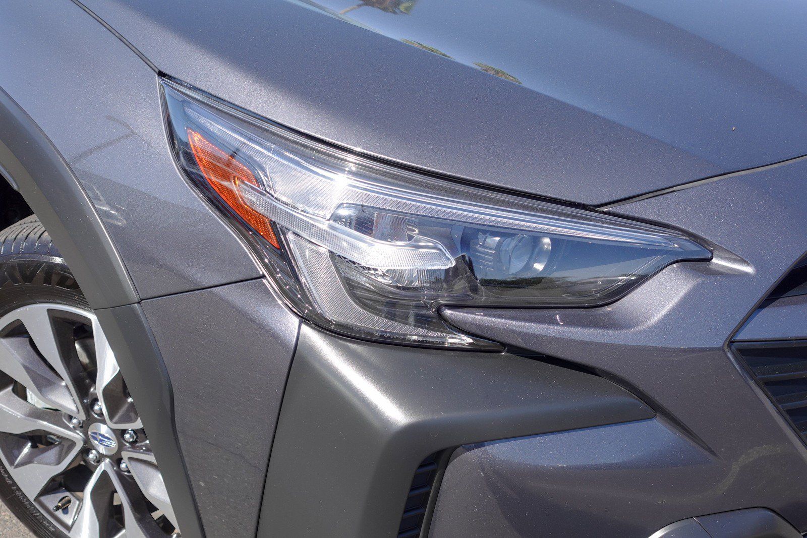 Certified 2025 Subaru Outback Limited AWD/4WD image 2