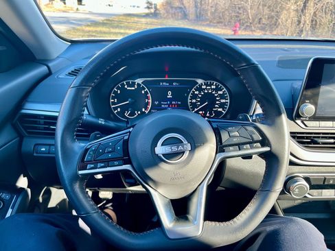 Used 2024 Nissan Altima 2.5 SR image 10