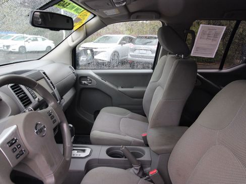 Used 2020 Nissan Frontier SV image 11