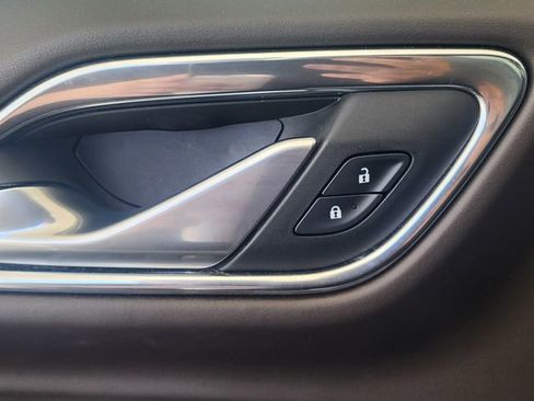 Used 2022 GMC Yukon XL SLT w/ SLT Premium Package image 14