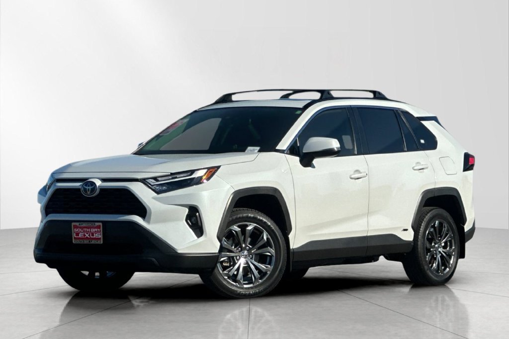 Used 2023 Toyota RAV4 XLE Premium AWD/4WD image 2