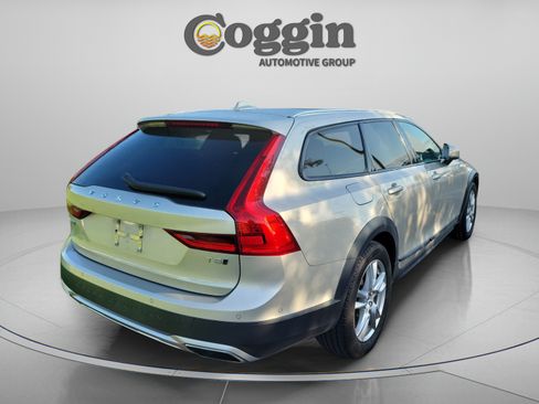 Used 2019 Volvo V90 T5 Cross Country AWD/4WD image 4