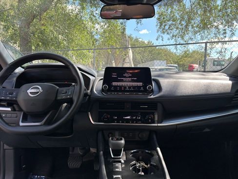 Used 2025 Nissan Rogue SV image 34