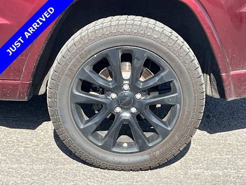 Used 2018 Jeep Grand Cherokee Altitude AWD/4WD image 8