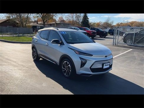 Certified 2022 Chevrolet Bolt EUV Premier w/ Sun & Sound Package image 2