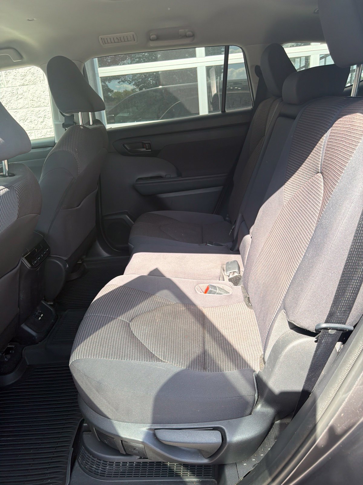 Used 2021 Toyota Highlander LE AWD/4WD image 10