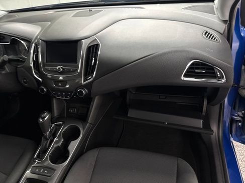 Used 2019 Chevrolet Cruze LT image 18