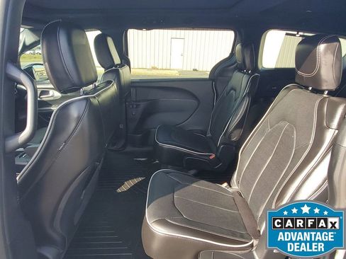 Used 2023 Chrysler Pacifica Limited w/ S Appearance Package image 24