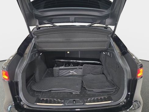 Used 2020 Jaguar F-PACE Premium image 30