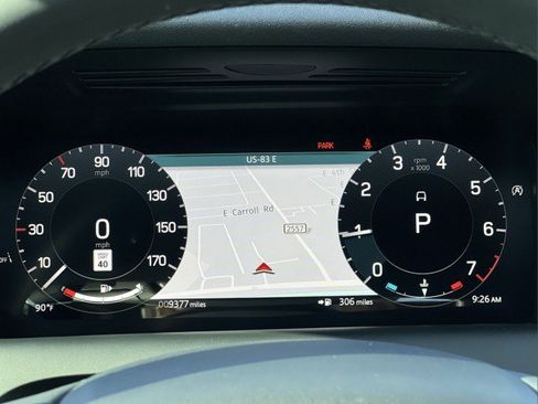 Used 2025 Land Rover Discovery Sport S image 32