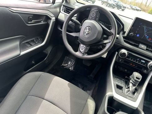 Used 2023 Toyota RAV4 LE AWD/4WD image 20