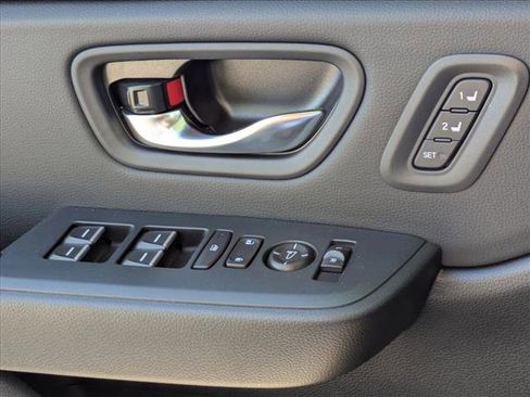 Used 2025 Honda Pilot Touring image 2