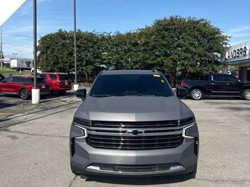 Used 2021 Chevrolet Suburban LT AWD/4WD image 2
