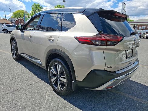 Used 2022 Nissan Rogue Platinum w/ Head-Up Display Package AWD/4WD image 3