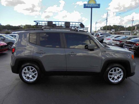 Used 2020 Jeep Renegade Latitude FWD image 2