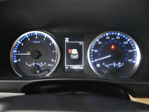 Used 2018 Toyota Highlander Plus w/ Carpet Mat Package (TMS) AWD/4WD image 13
