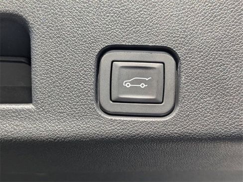 Used 2025 GMC Acadia Elevation image 13