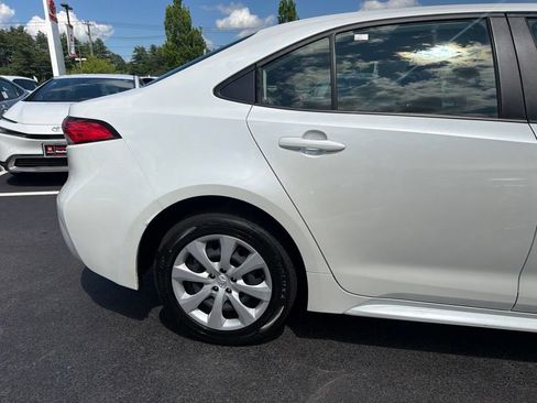 Used 2023 Toyota Corolla LE w/ Carpet Mat Package (TMS) FWD image 4