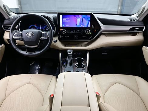 Used 2023 Toyota Highlander Limited image 18
