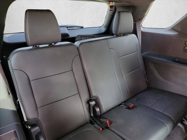 Used 2023 Chevrolet Traverse Premier w/ Redline Edition FWD image 17