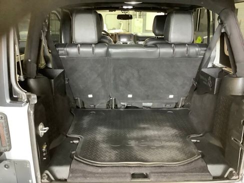 Used 2018 Jeep Wrangler Unlimited Rubicon w/ Connectivity Group AWD/4WD image 19