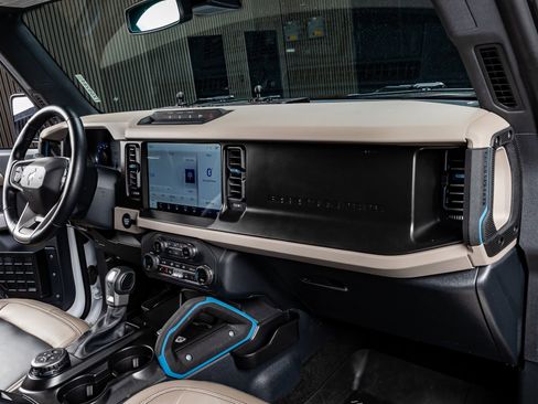 Used 2023 Ford Bronco Wildtrak image 17