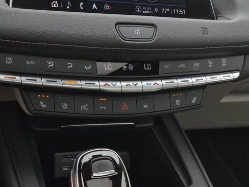 Certified 2021 Cadillac XT4 Premium Luxury FWD image 30